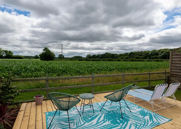 Field View Cottage Hottub, Dog Friendly Great View