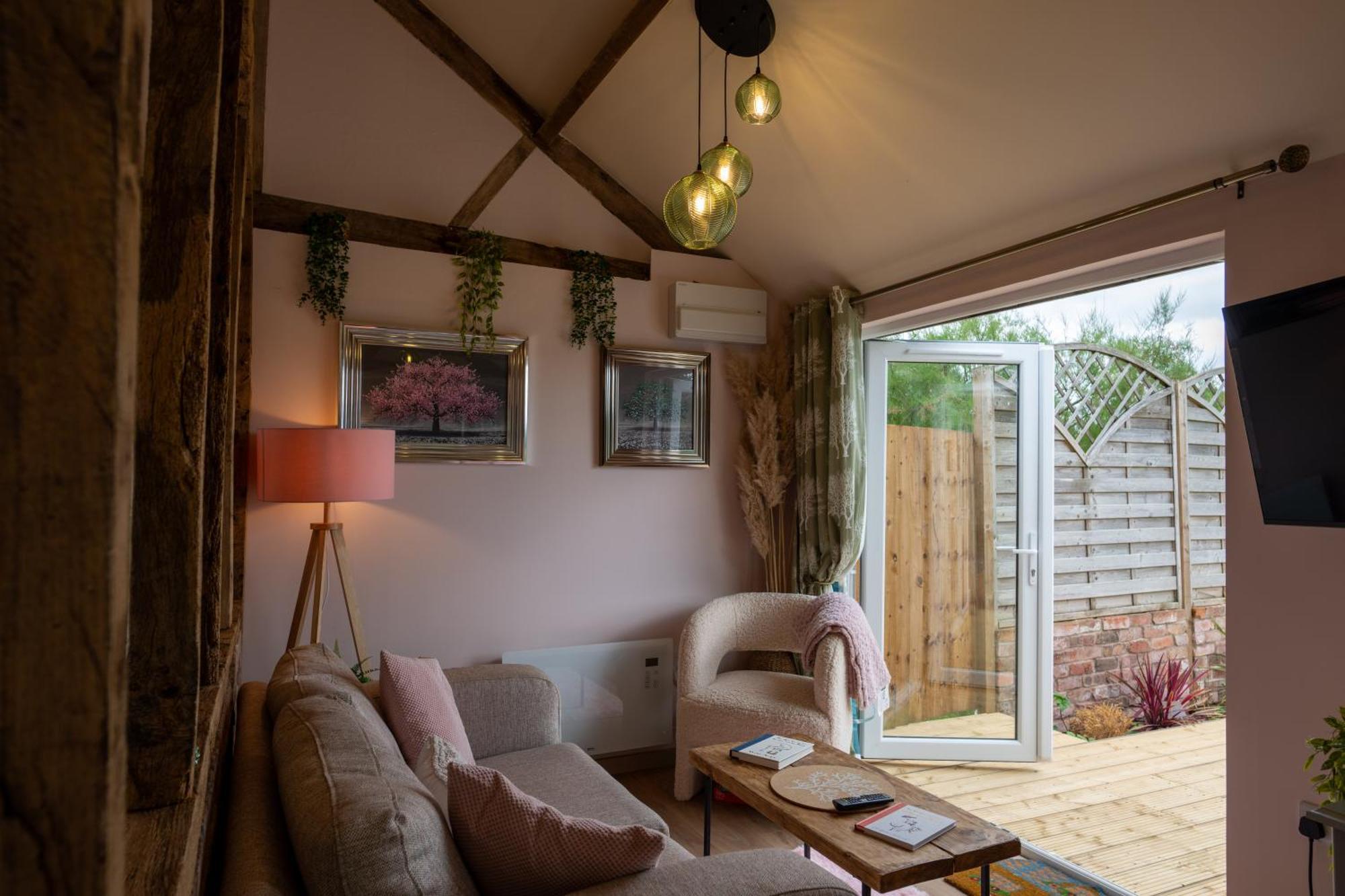 Field View Hottub, Dog Friendly Great View Holiday home Hereford