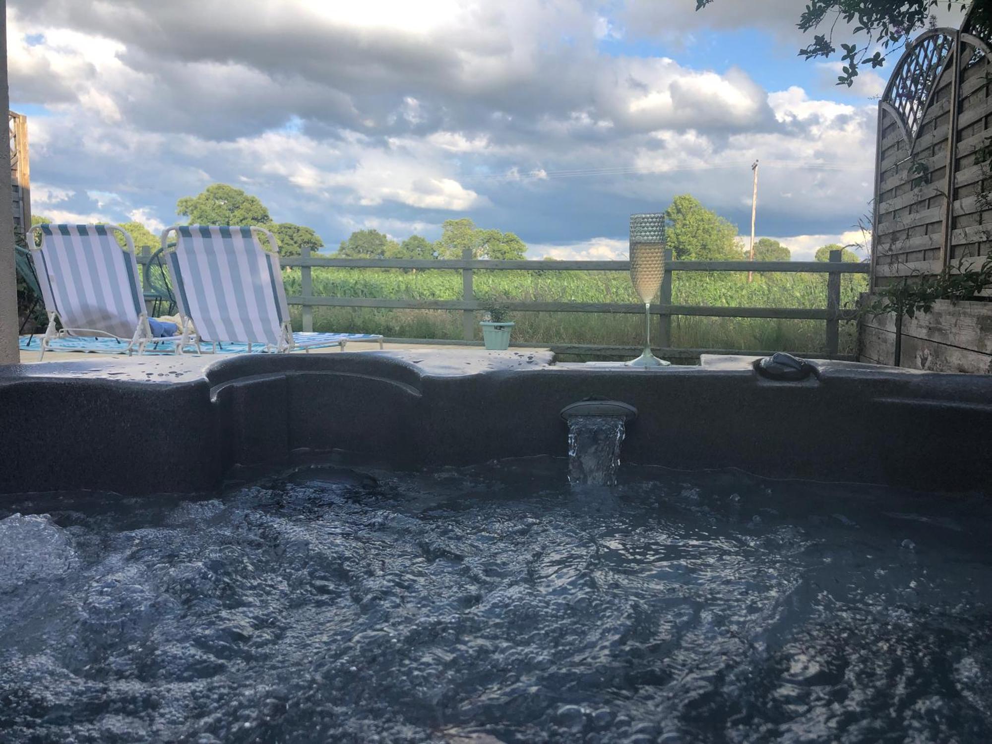 Holiday home Field View Hottub, Dog Friendly Great View *