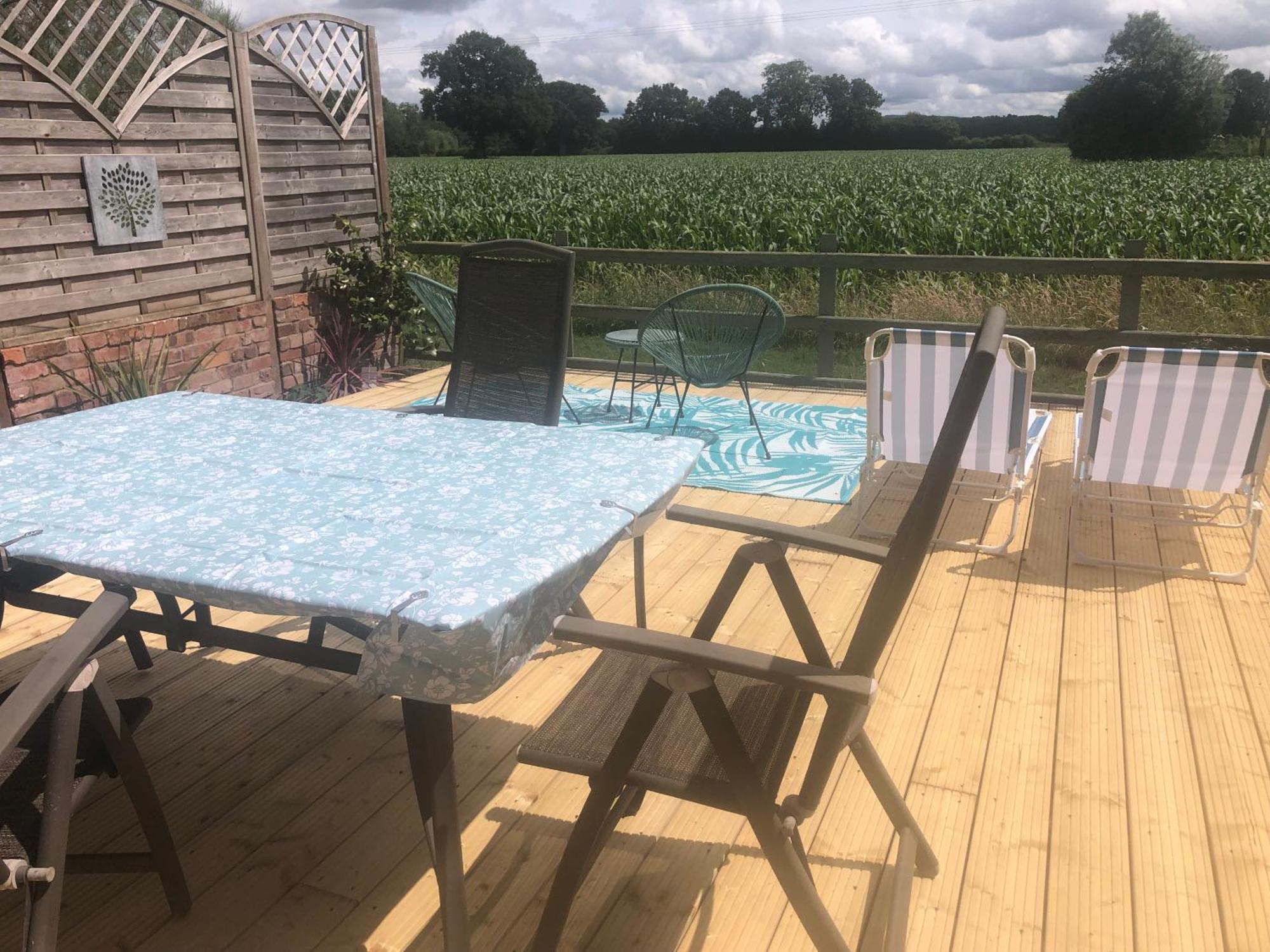 Field View Hottub, Dog Friendly Great View Holiday home Hereford