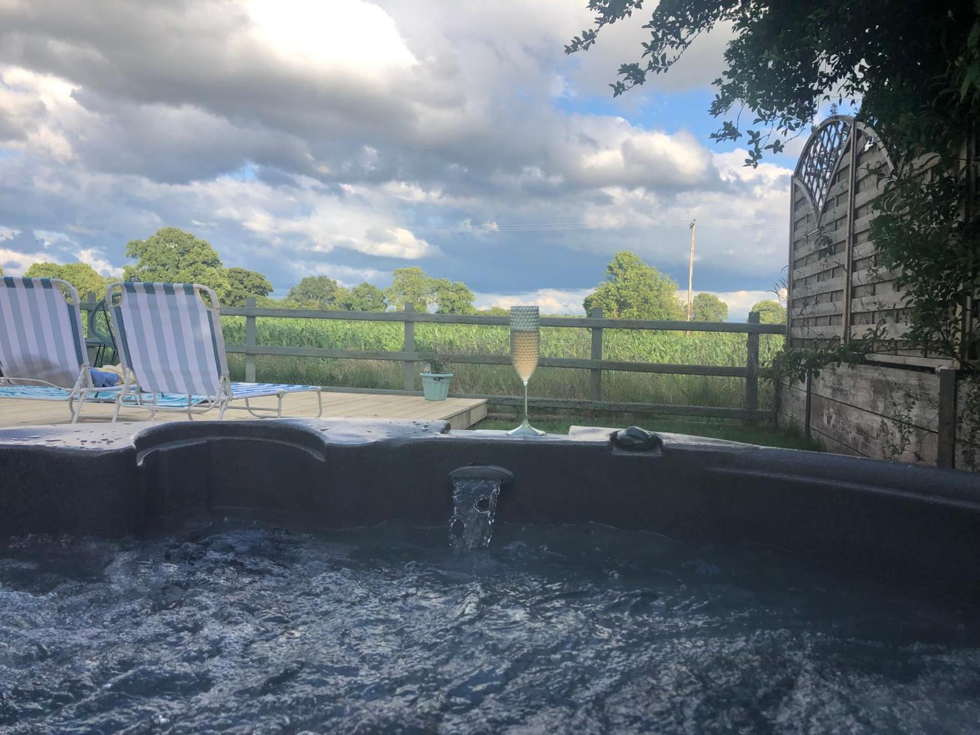 Holiday home Field View Hottub, Dog Friendly Great View *